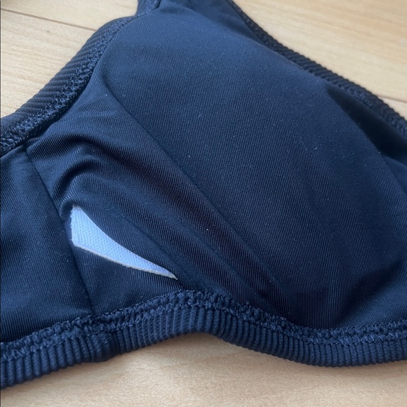 NWOT Aerie V Ruched Ribbed Scoop Bikini Top in True Black - Picture 5 of 6